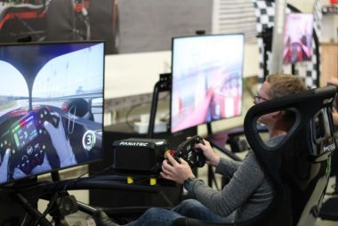 Groepsarrangement racen simulatoren immersive Almere